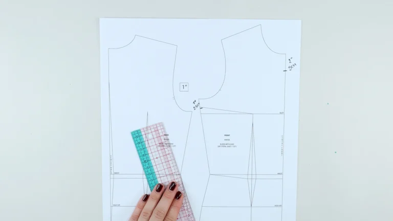 Drawn all-in-one facing depth at the armhole of front bodice block pattern